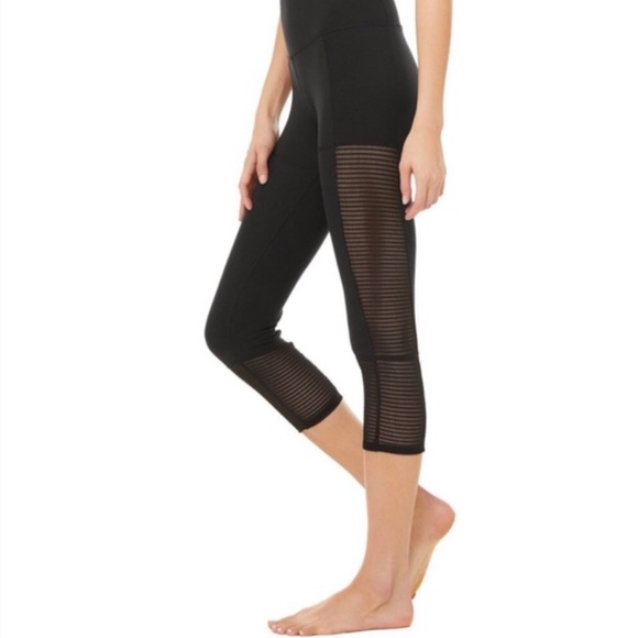 NWOT Alo Yoga Off The Grid Capri Legging - Picture 3 of 16